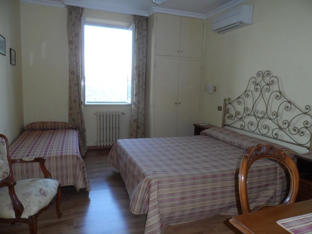 Albergo Lucia Pagnanelli Castel Gandolfo Rum bild