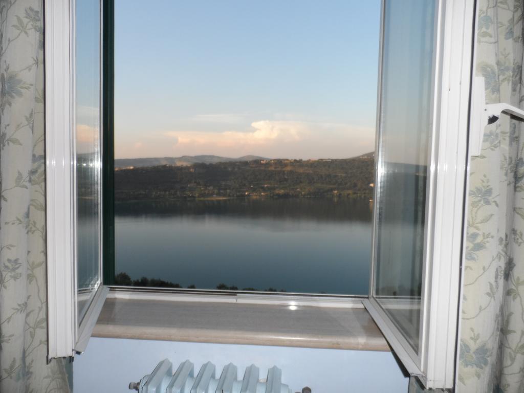 Albergo Lucia Pagnanelli Castel Gandolfo Rum bild