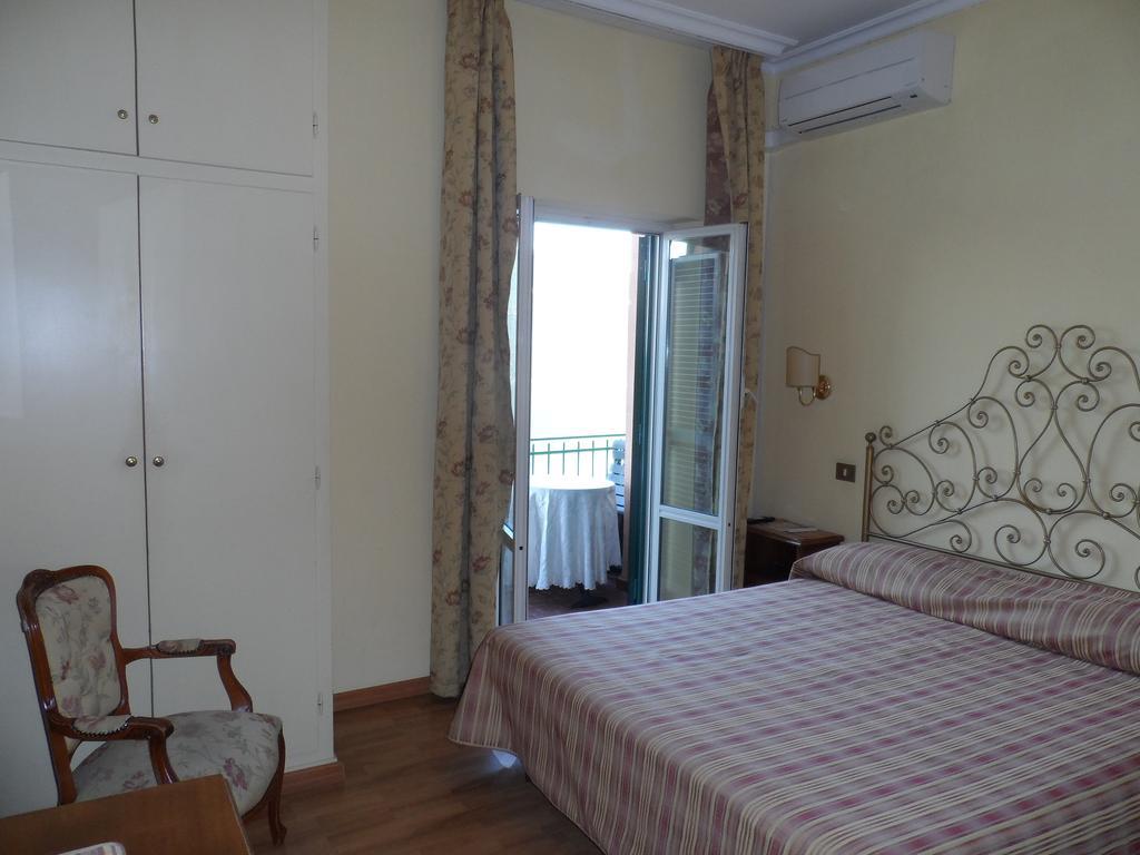 Albergo Lucia Pagnanelli Castel Gandolfo Rum bild