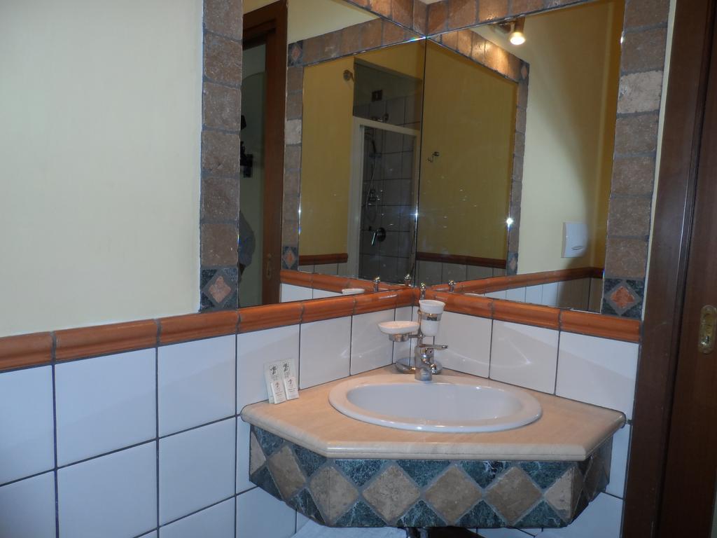 Albergo Lucia Pagnanelli Castel Gandolfo Rum bild