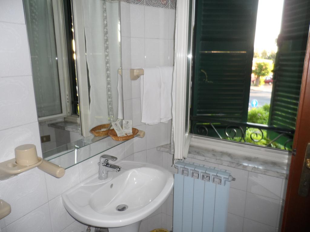 Albergo Lucia Pagnanelli Castel Gandolfo Rum bild