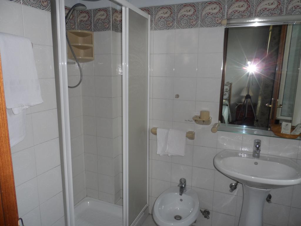 Albergo Lucia Pagnanelli Castel Gandolfo Rum bild