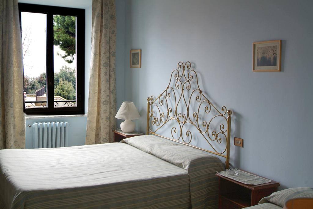 Albergo Lucia Pagnanelli Castel Gandolfo Rum bild
