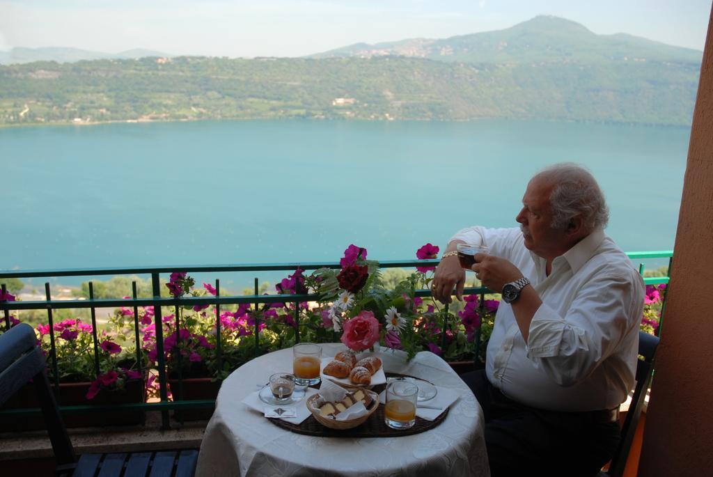 Albergo Lucia Pagnanelli Castel Gandolfo Exteriör bild