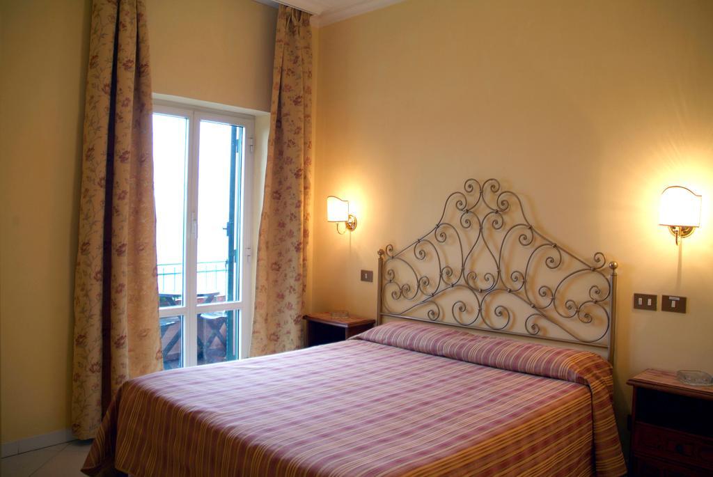 Albergo Lucia Pagnanelli Castel Gandolfo Exteriör bild